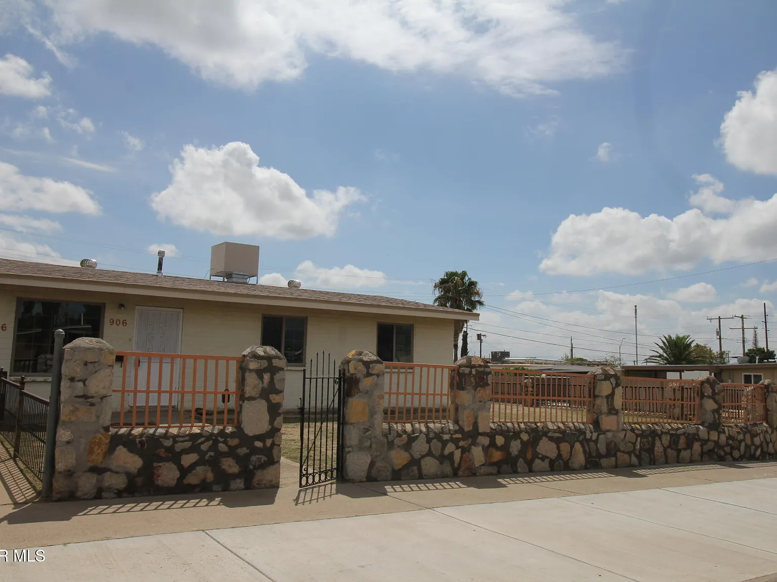 3 bed, 950 sqft, $1,375 — Photo 3