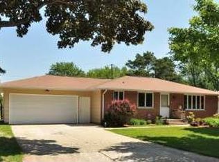 910 Park Ridge Dr, Green Bay, WI 54304