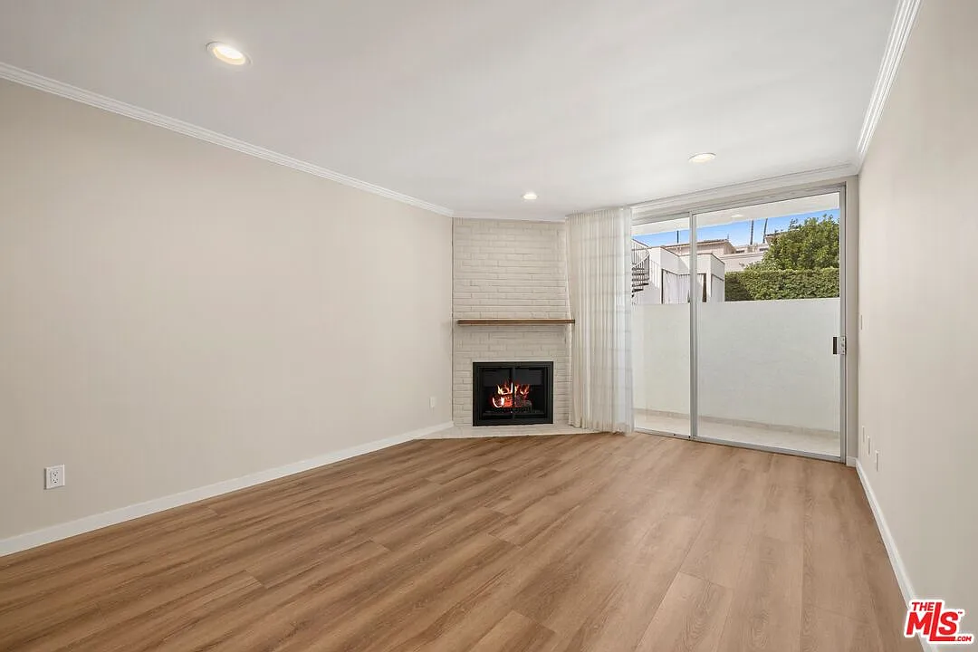 3 bed, 2.0 bath, 1400 sqft, $5,950 — Photo 3