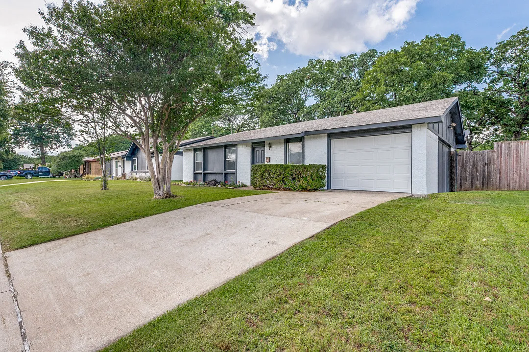 3 bed, 1283 sqft, $2,300 — Photo 3