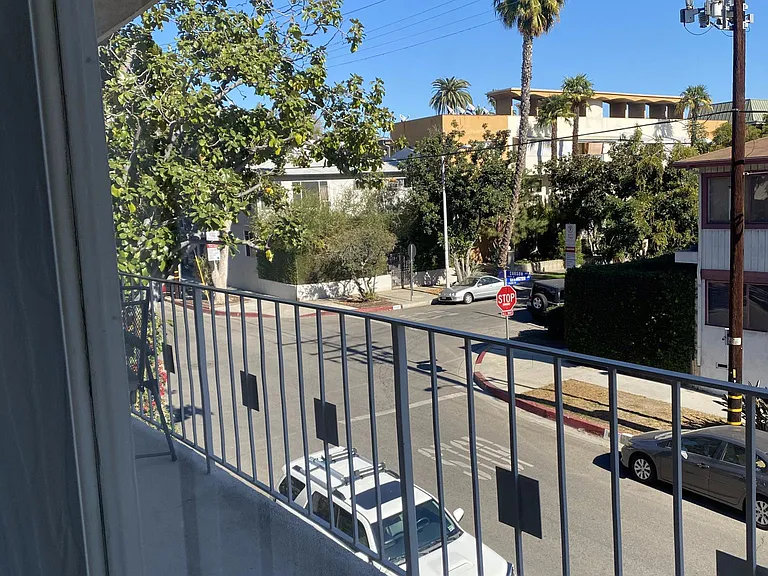 1173 N Curson Ave #9 — Photo 14