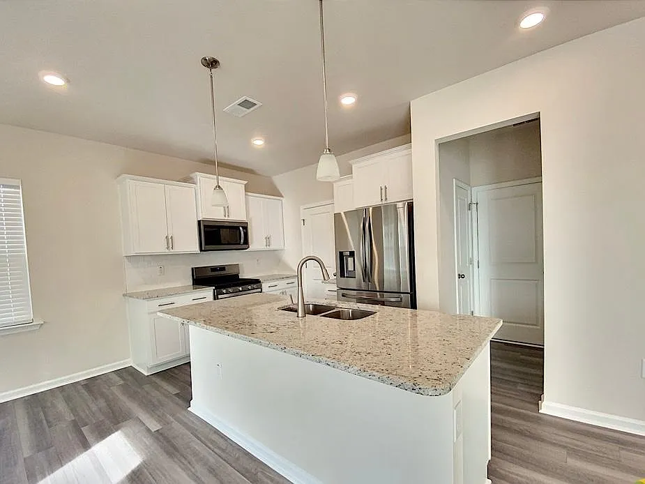 395 Glen Clova Dr — Photo 3