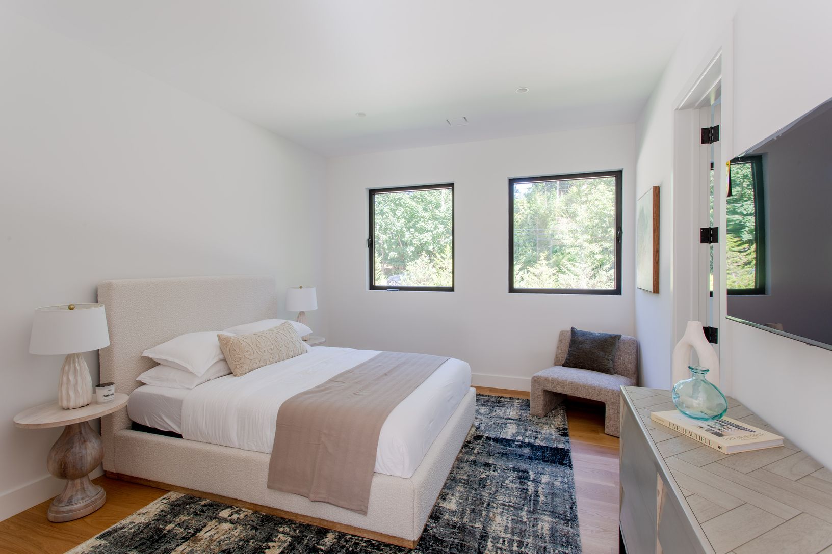  Guest 1 with queen bed and JACK & JILL bathroom