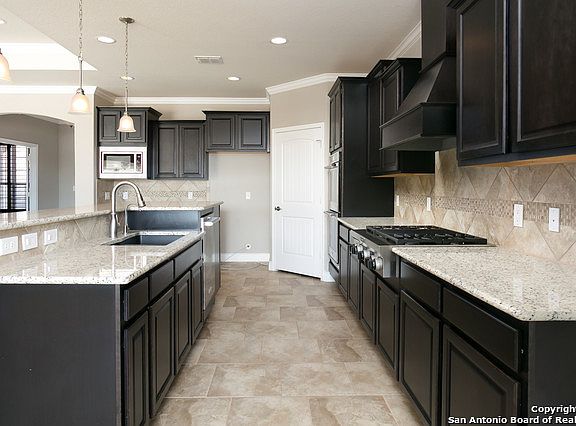 5th image of 4218 Hillglen Way