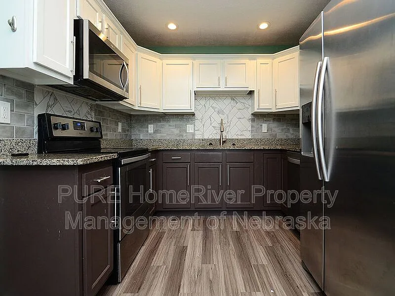 4 bed, 3.0 bath, 1938 sqft, $2,300 — Photo 4