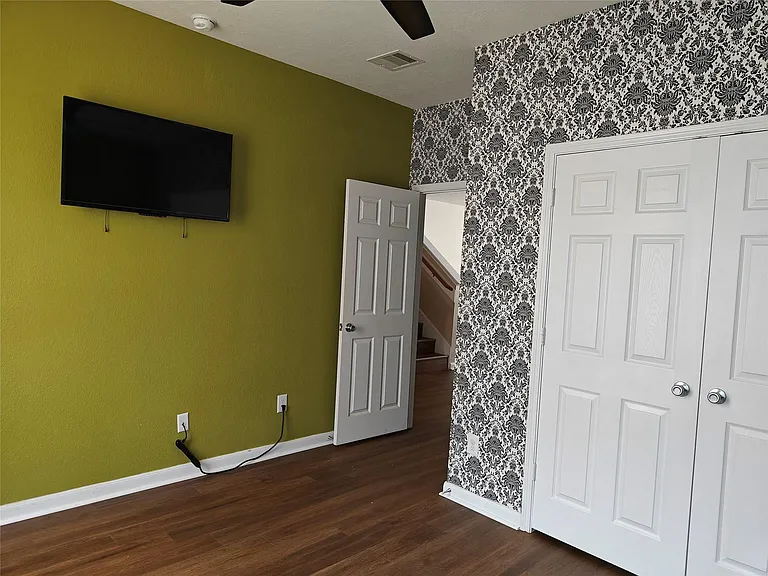7915 Moss Springs Ct — Photo 5
