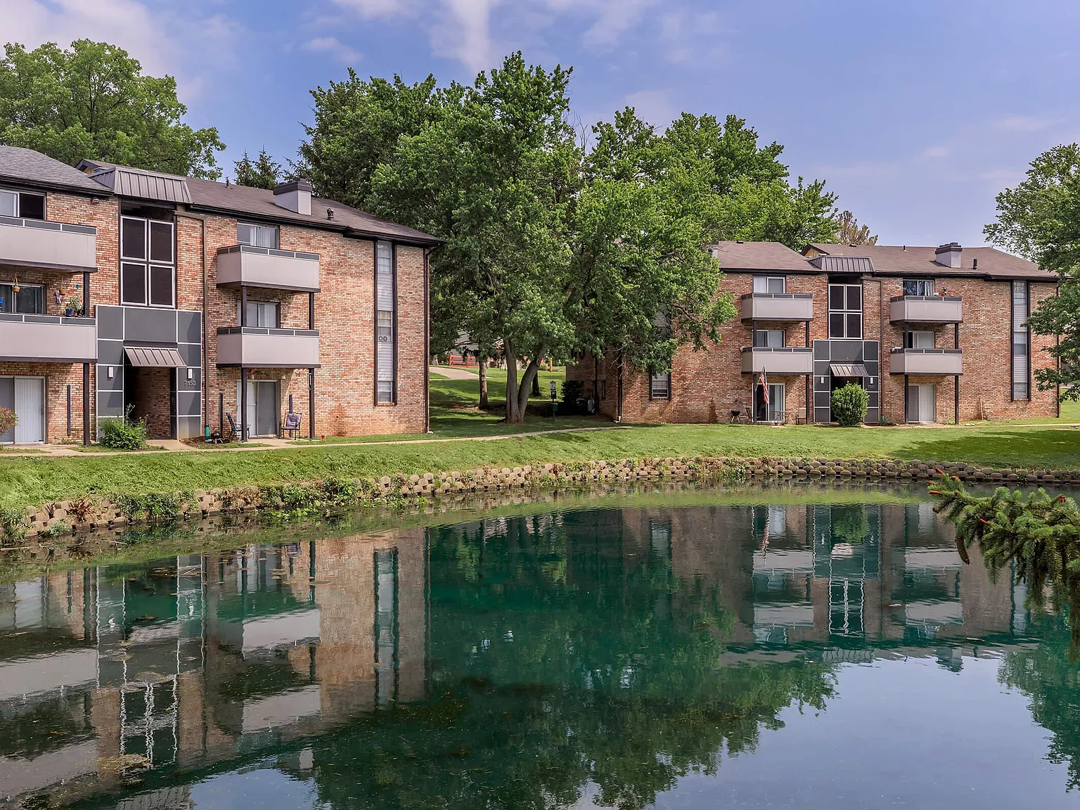 LakeHouse at Florence Apartments — Photo 2
