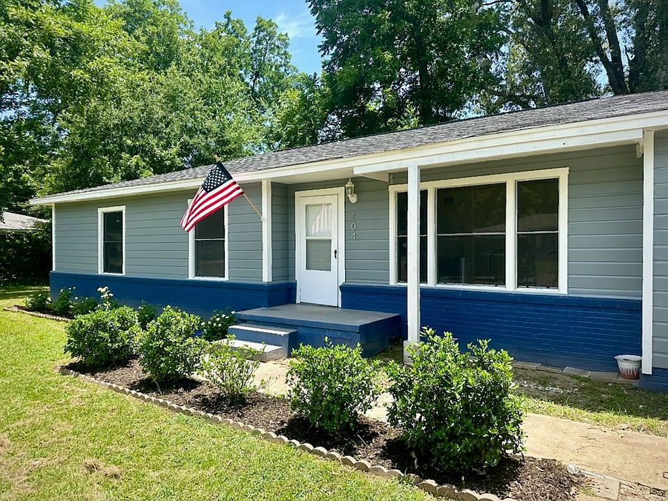 1st image of 104 W Primrose Ln