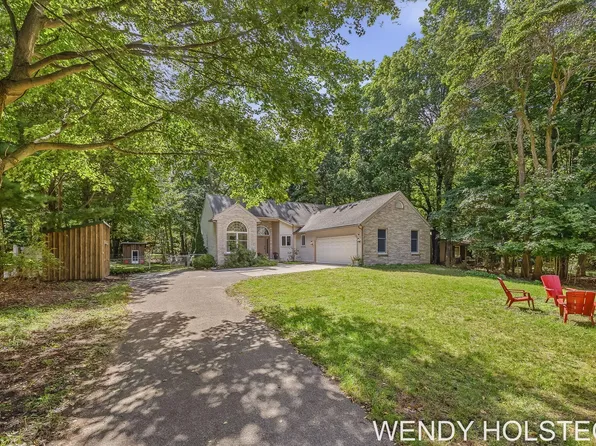 2080 W 32nd St, Holland, MI 49423