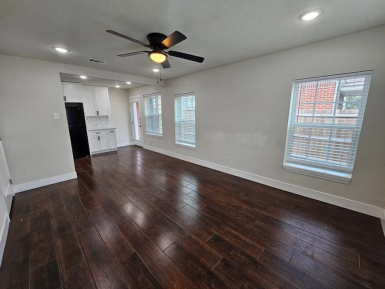 213 N Hampton Rd — Photo 4