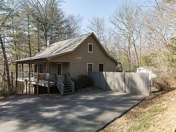 3rd image of 125 Autumn Ln