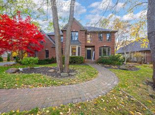 9751 Kingston Pointe Dr, Clarkston, MI 48348