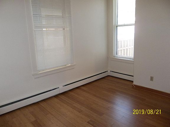 5th image of 579 Laurel Ave #4