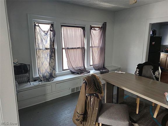 5th image of 13305 Svec Ave