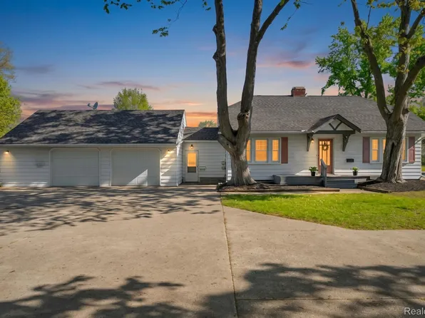 3363 Meinrad Dr, Waterford, MI 48329