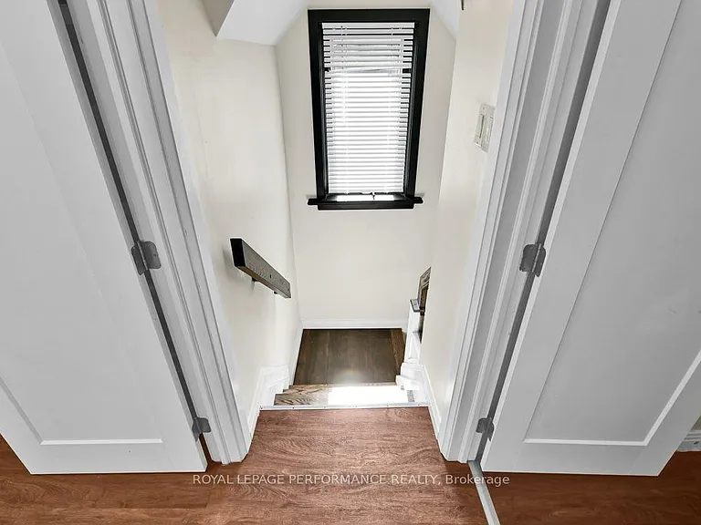 168 Stewart St W — Photo 22