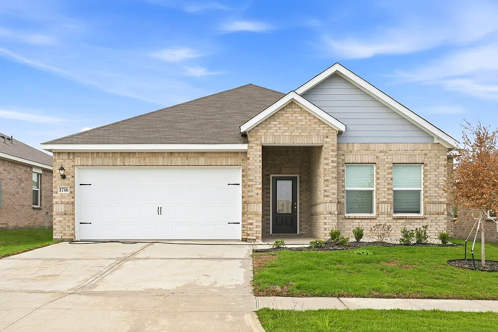 3 bed, 2.0 bath, 1602 sqft, $2,290 — Photo 1