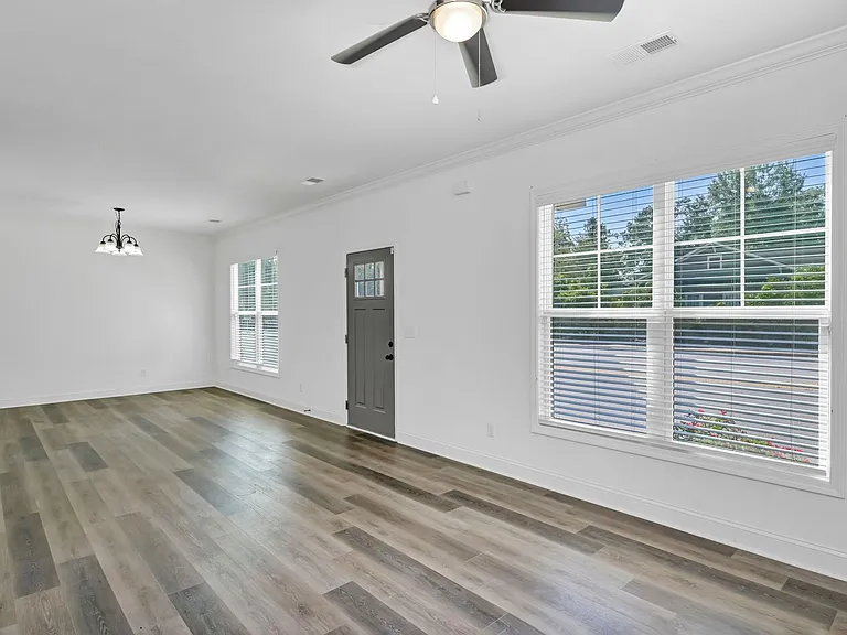 2035 Rosewood Dr — Photo 4