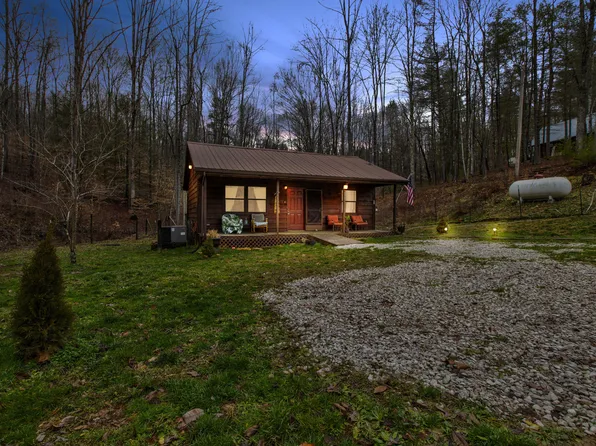 577 Midnight Pass Rd, Wellington, KY 40387