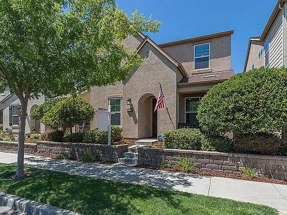 3217 Village Center Dr photo 1