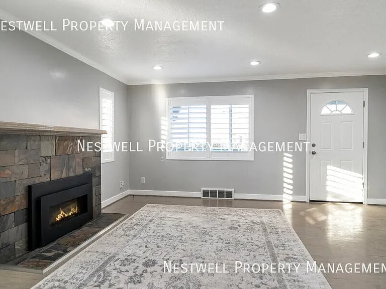 2590 E Wilmington Ave — Photo 2