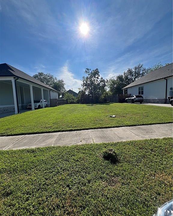 2nd image of 2225 Esteban St