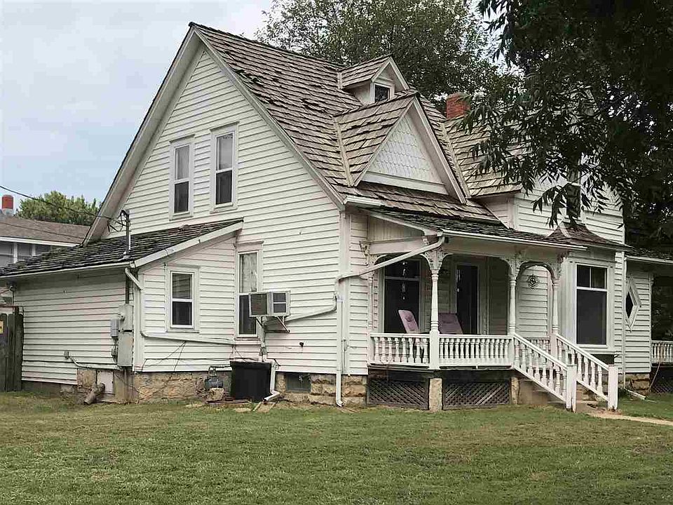 1st image of 403 N 3rd St