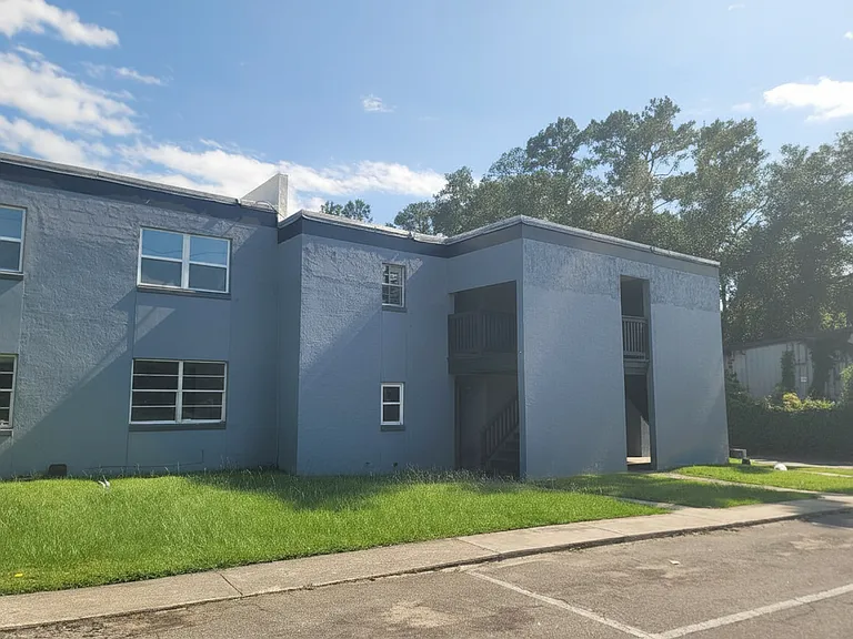 2325 W Pensacola St #213 — Photo 2