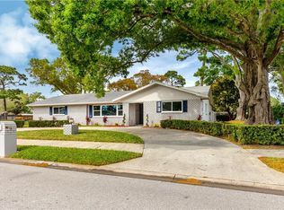 8808 Greenbriar Rd, Seminole, FL 33777