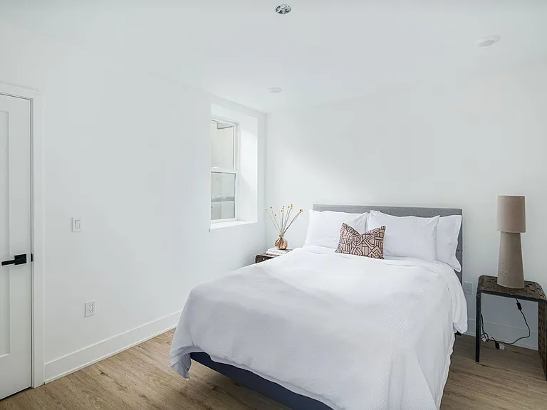 Brand New Luxury Townhouses — Photo 52