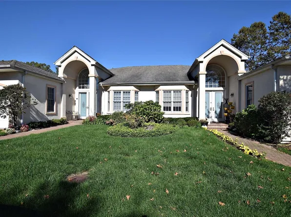 208 Montecito Crescent #208, Melville, NY 11747