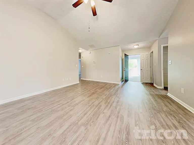 6050 Fieldwood Ln — Photo 3