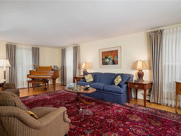 3rd image of 66 Carriage Cir