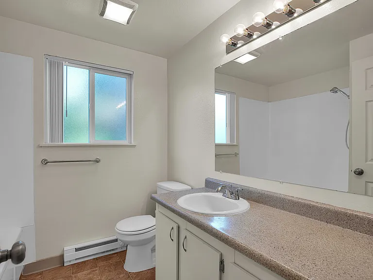 Riverview Apartments — Photo 31