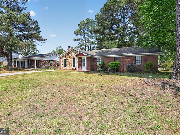 3rd image of 2809 Butler Manor Dr