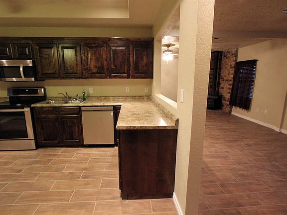 3rd image of 361 Circle Dr