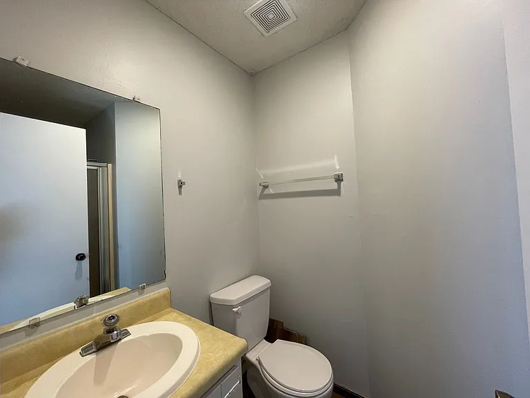 2923 & 2925 W. Roxburyroxbury — Photo 13