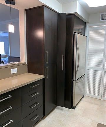 2nd image of 240 Lakeview Dr APT 210