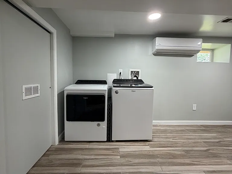 259 Duncan Ave #1R — Photo 4