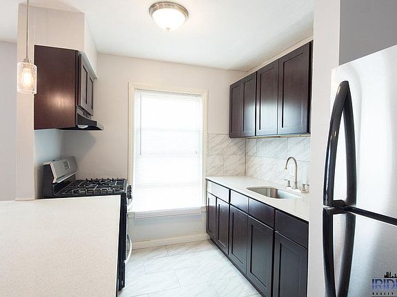 2nd image of 13 Beaumont Pl #1BR
