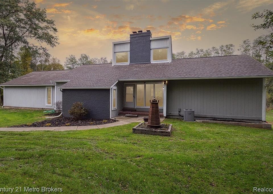 10111 White Lake Rd, Fenton, MI 48430 Zillow