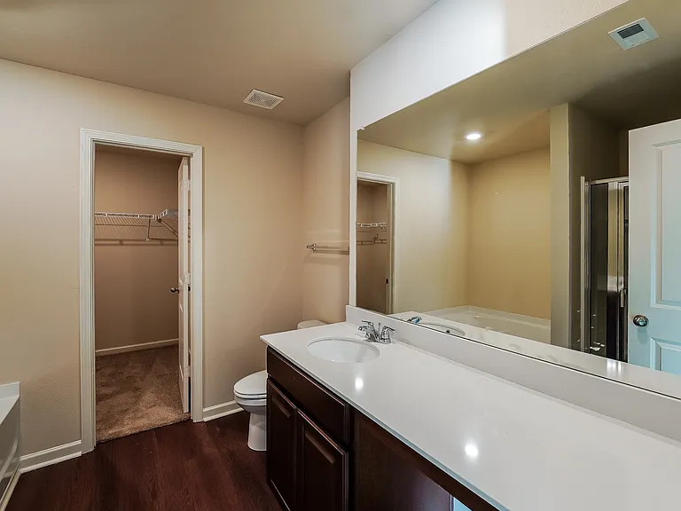 430 Clover Cir — Photo 8