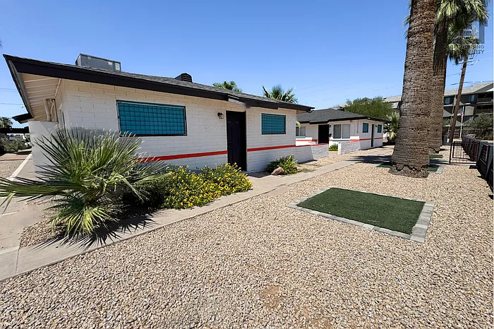 1342 E Willetta St #8 — Photo 23