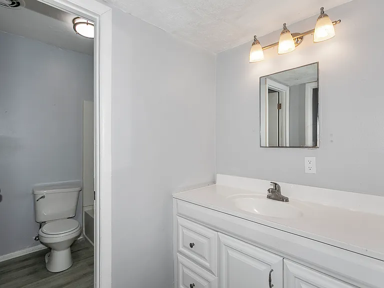 1733 W 24th St #15 — Photo 12
