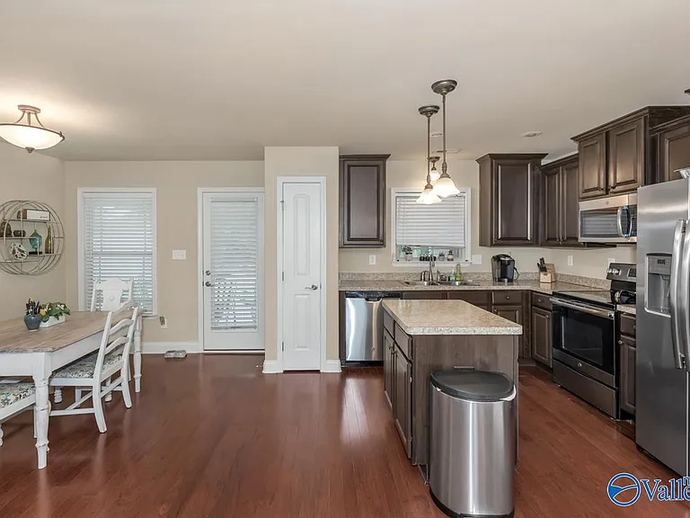 5015 Montauk Trl SE — Photo 8