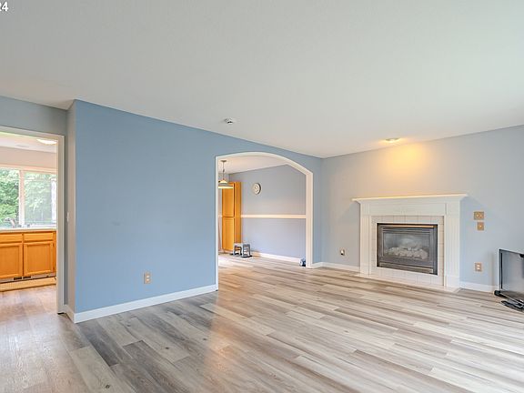 4th image of 4216 NE 52nd St