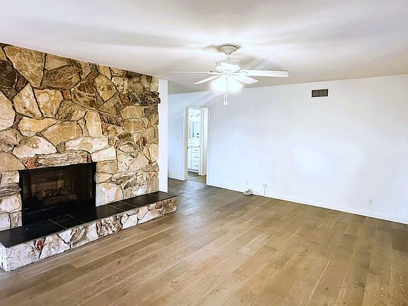 4th image of 1005 E Palmyra Ave #1005