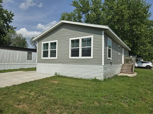 2 bed, 2.0 bath, 1056 sqft, $1,605 — Photo 1