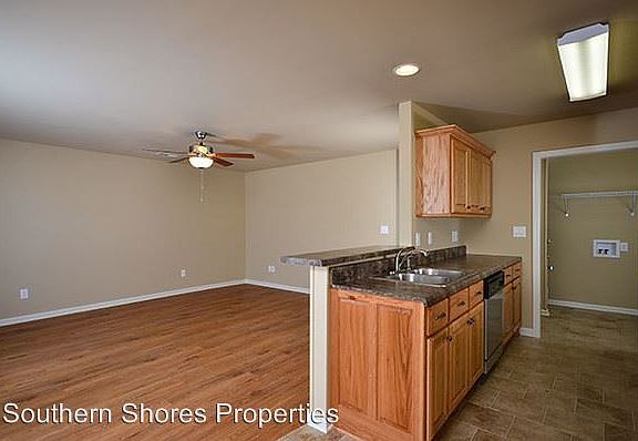 4th image of 106 Village Park Dr