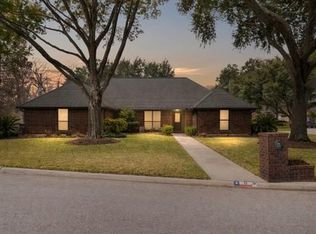 6 Valhalla Dr, Bay City, TX 77414